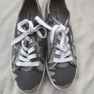 Steve Madden Emmi Camo Platform Sneakers White Gray Chunky Streetwear Size 9